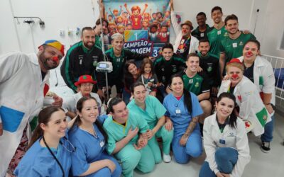 Projeto ‘Campeão de Coragem’ leva atletas do Marreco visitar pacientes em hospitais