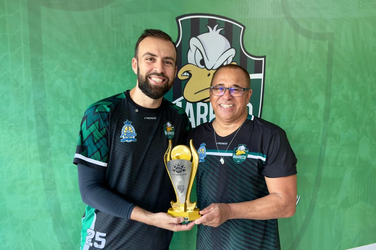 Velloso recebe prêmio de Goleiro Menos Vazado do Campeonato Paranaense - Série Ouro 2025 