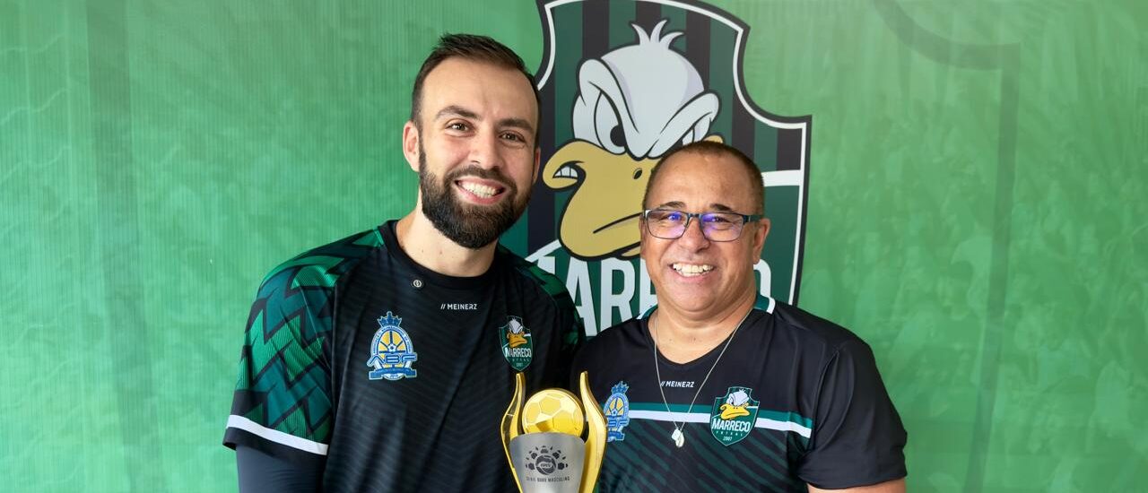 Velloso recebe prêmio de Goleiro Menos Vazado da Série Ouro