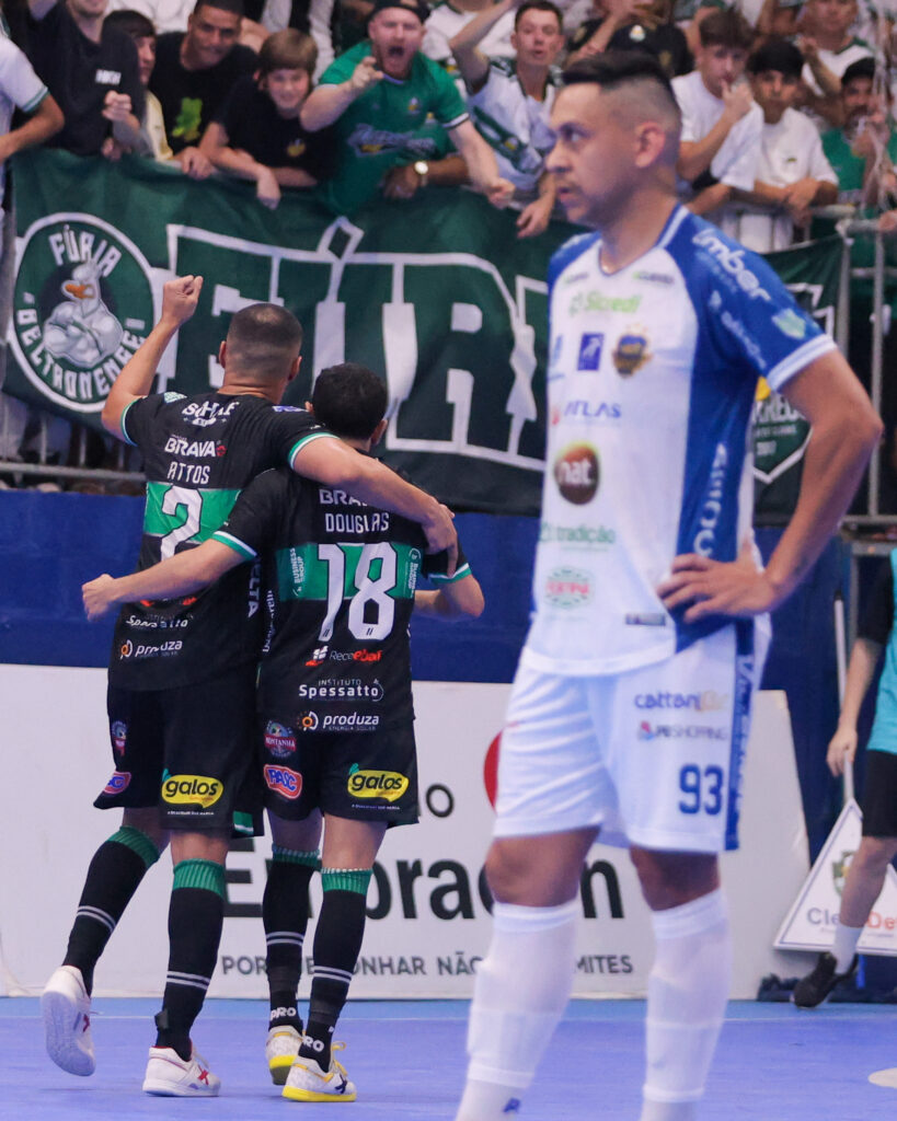 Marreco vence Clássico das Penas por 3 a 1
